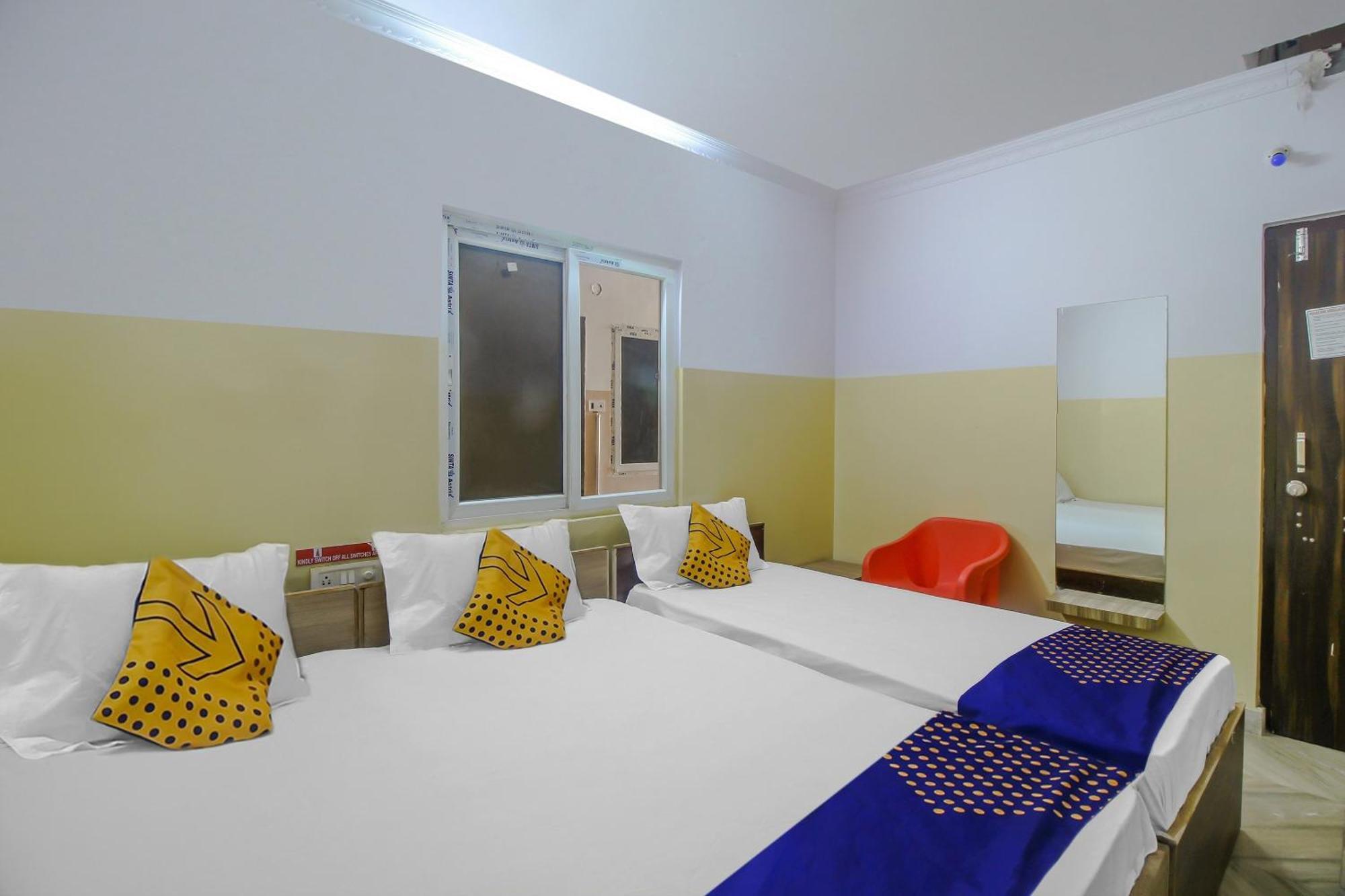 Spot On 81775 Mohit Gokul Lodge New Luxury Room'S Near Secunderabad Railway Station Lālāguda Exteriör bild