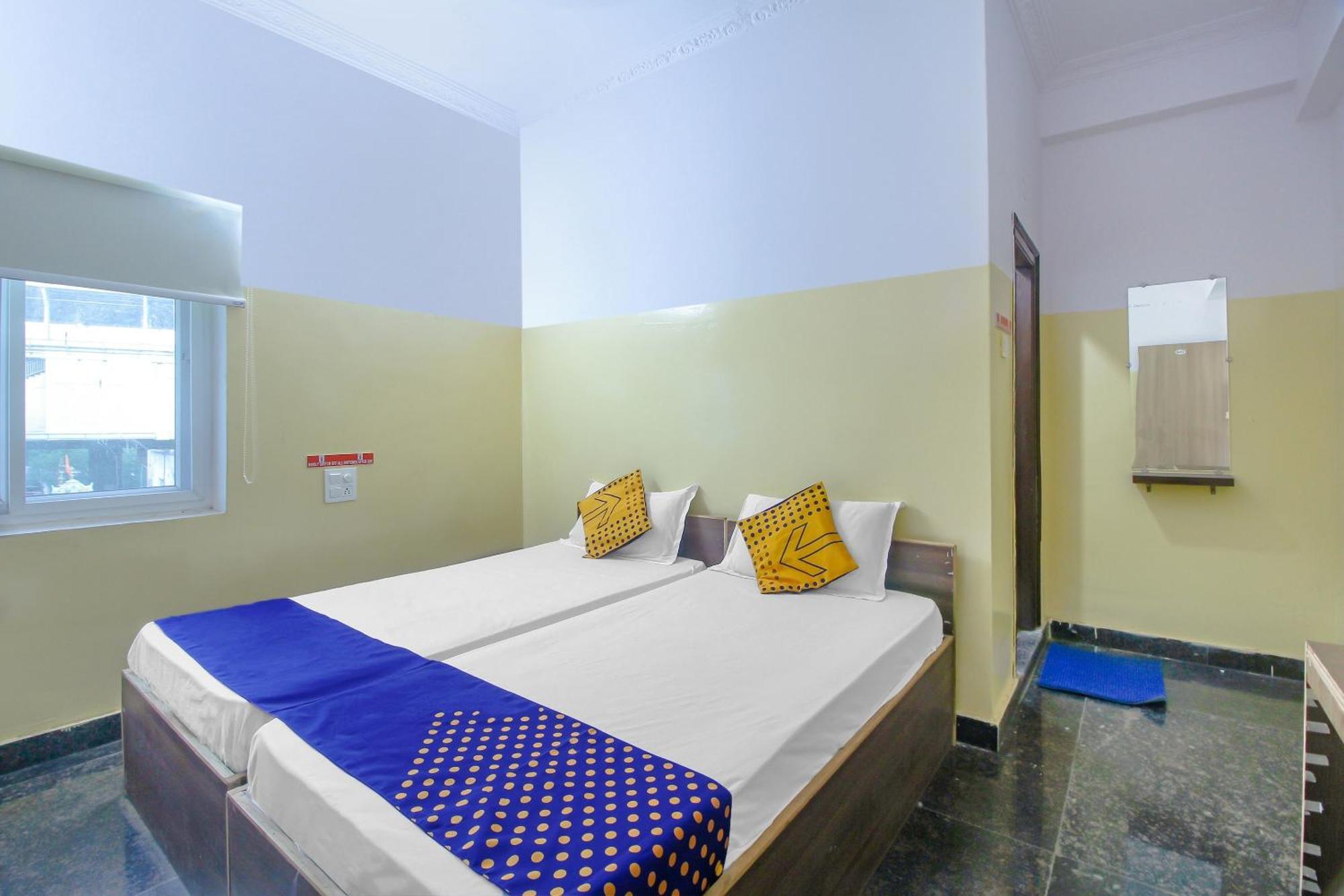 Spot On 81775 Mohit Gokul Lodge New Luxury Room'S Near Secunderabad Railway Station Lālāguda Exteriör bild