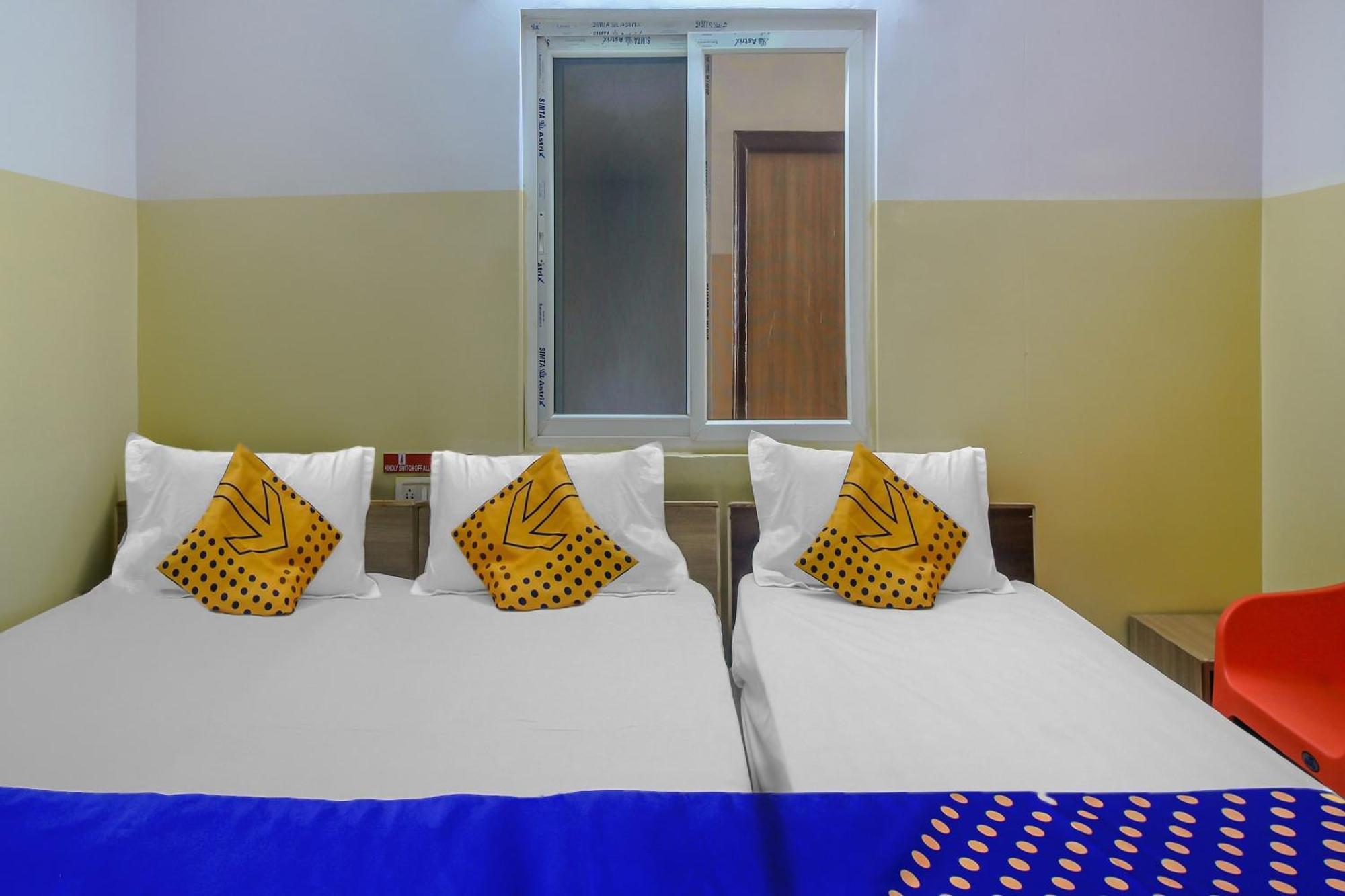 Spot On 81775 Mohit Gokul Lodge New Luxury Room'S Near Secunderabad Railway Station Lālāguda Exteriör bild