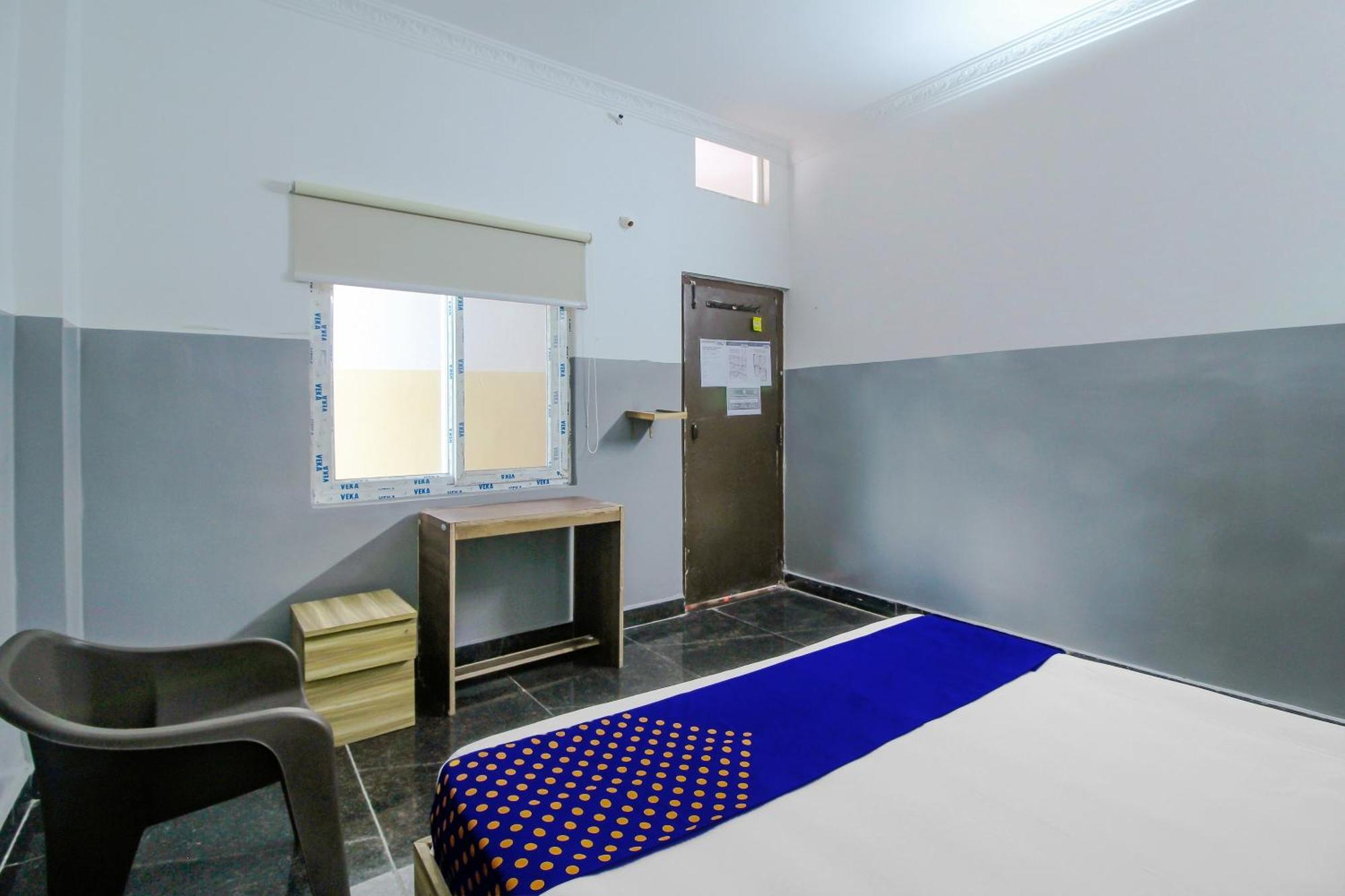 Spot On 81775 Mohit Gokul Lodge New Luxury Room'S Near Secunderabad Railway Station Lālāguda Exteriör bild