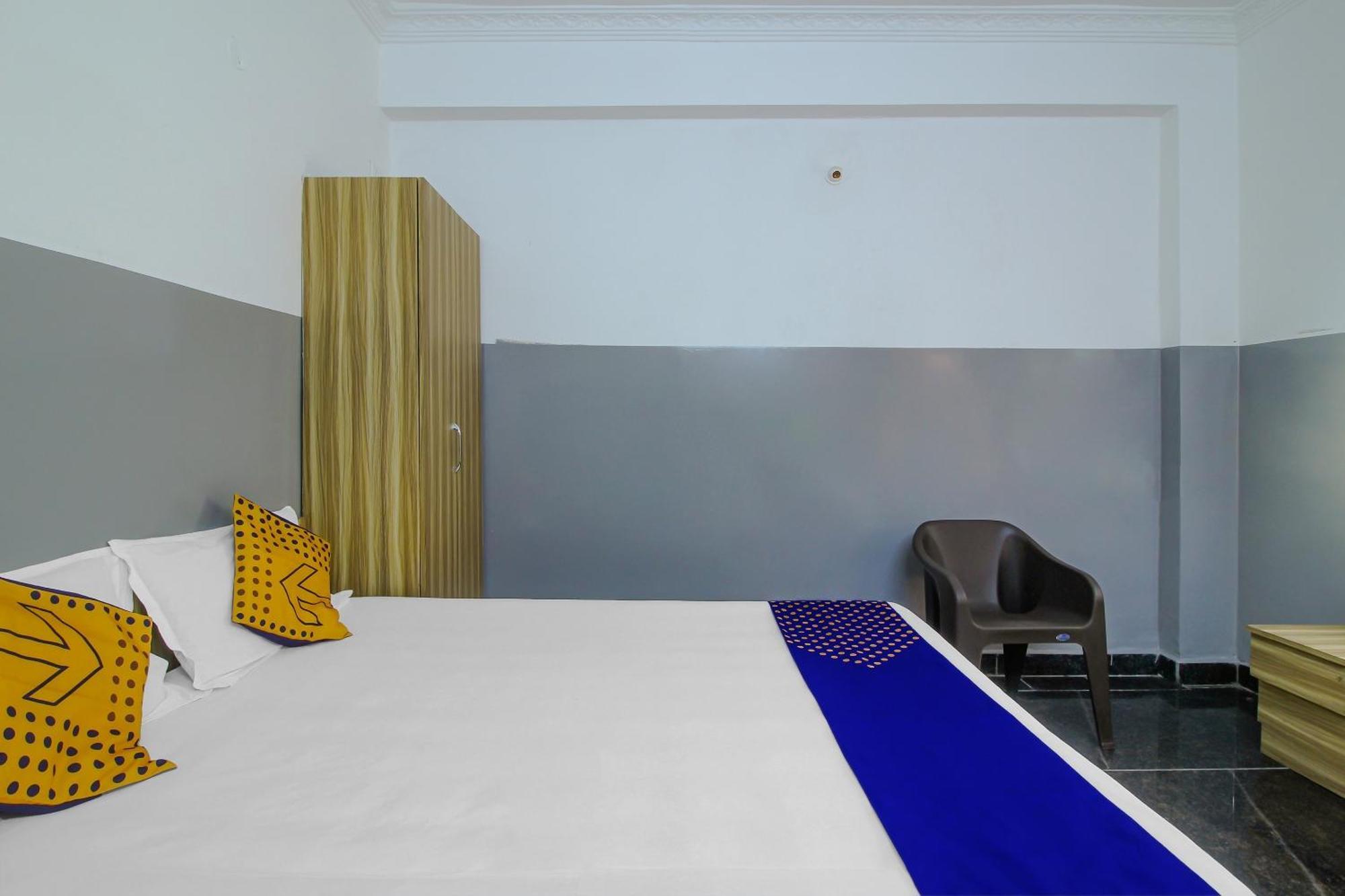 Spot On 81775 Mohit Gokul Lodge New Luxury Room'S Near Secunderabad Railway Station Lālāguda Exteriör bild