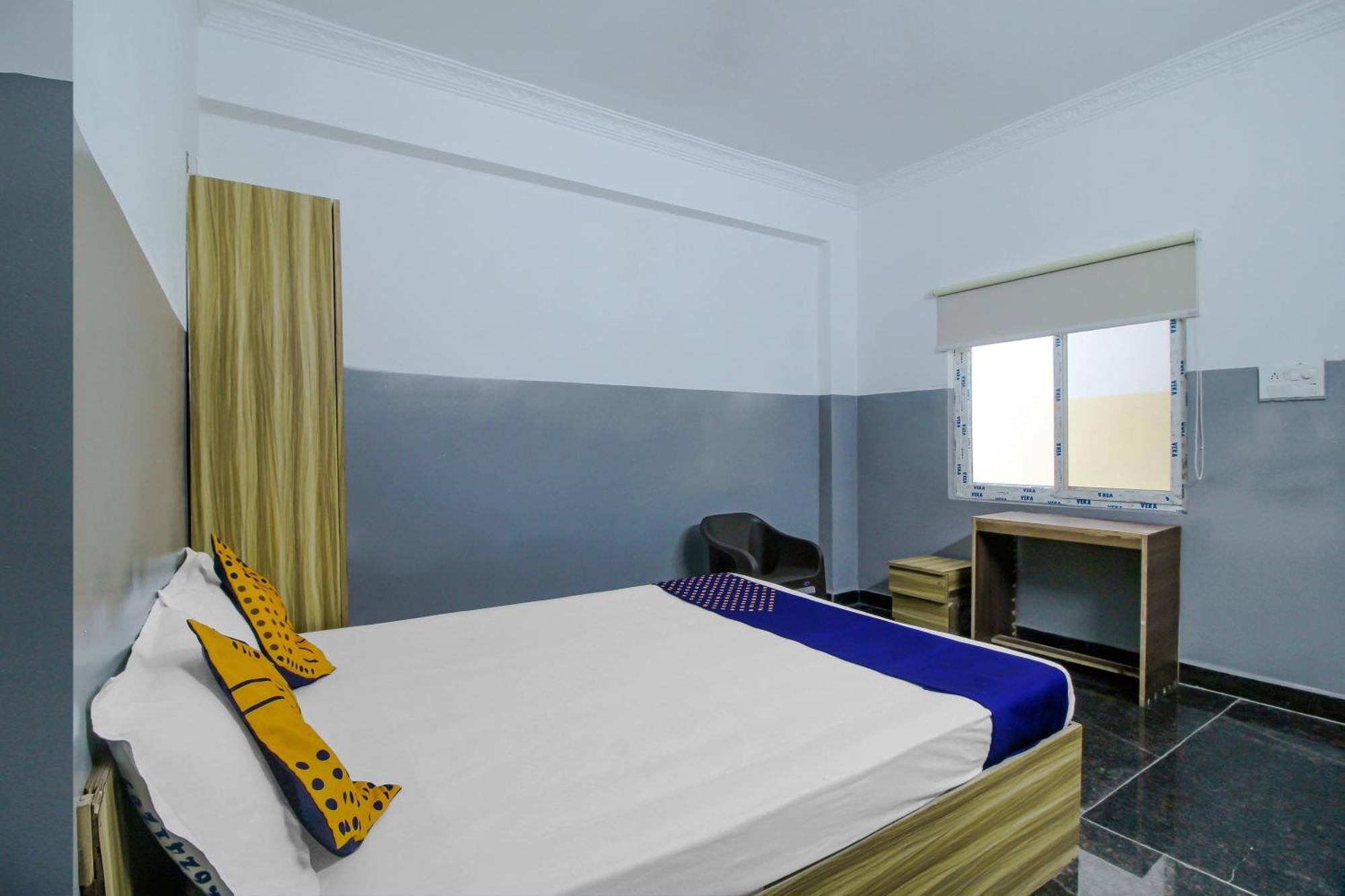 Spot On 81775 Mohit Gokul Lodge New Luxury Room'S Near Secunderabad Railway Station Lālāguda Exteriör bild
