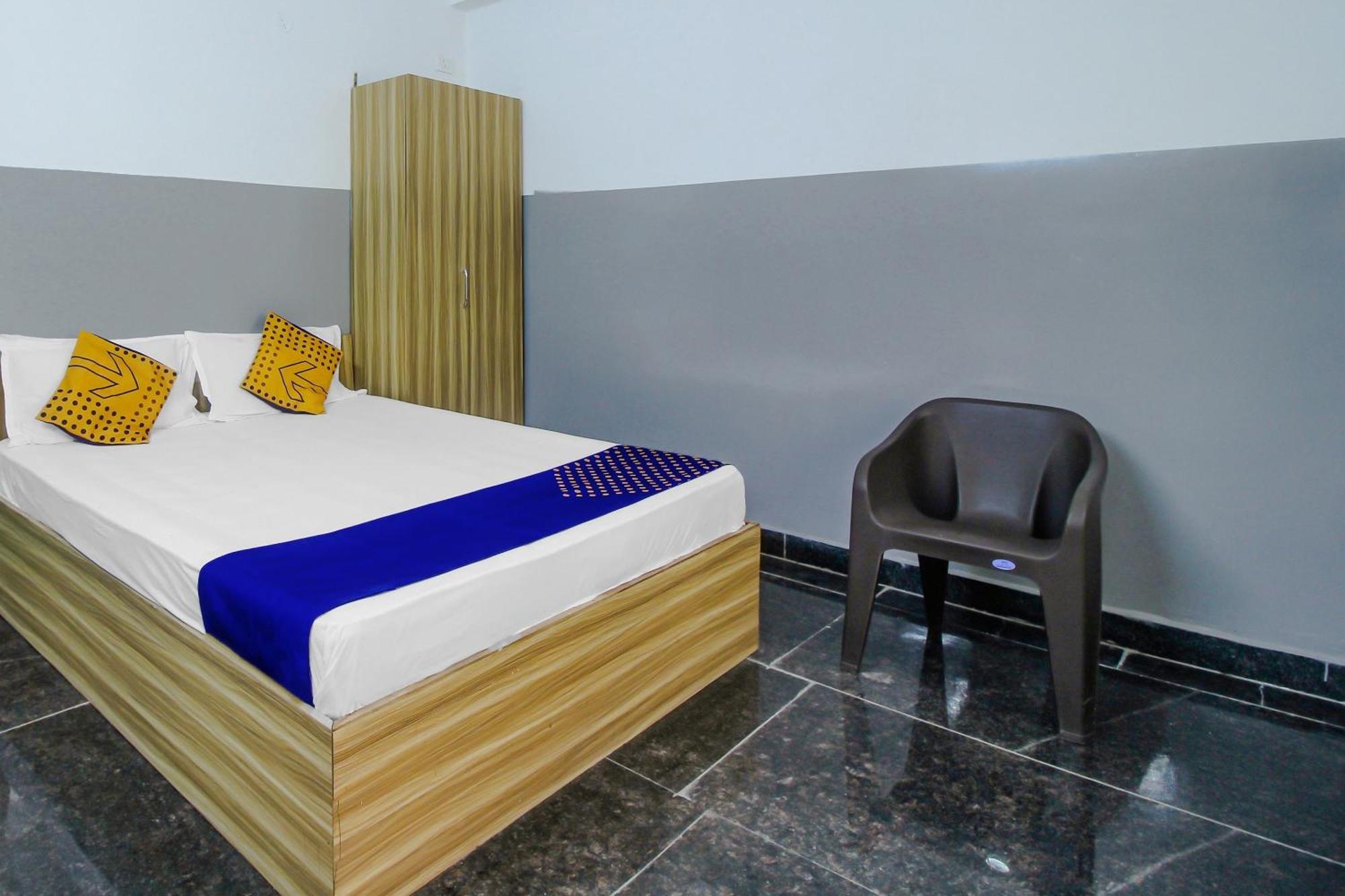 Spot On 81775 Mohit Gokul Lodge New Luxury Room'S Near Secunderabad Railway Station Lālāguda Exteriör bild